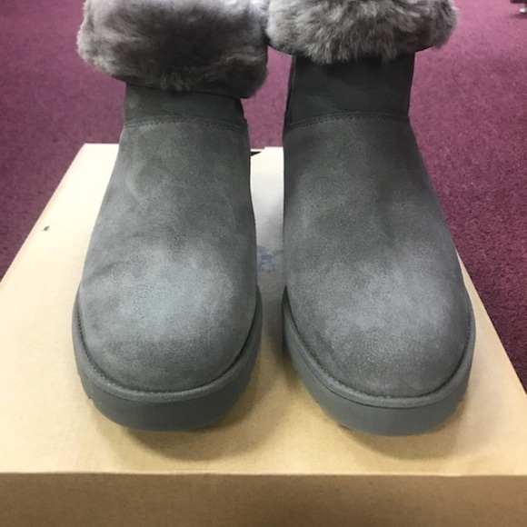 Uggs - Picture 1 of 3
